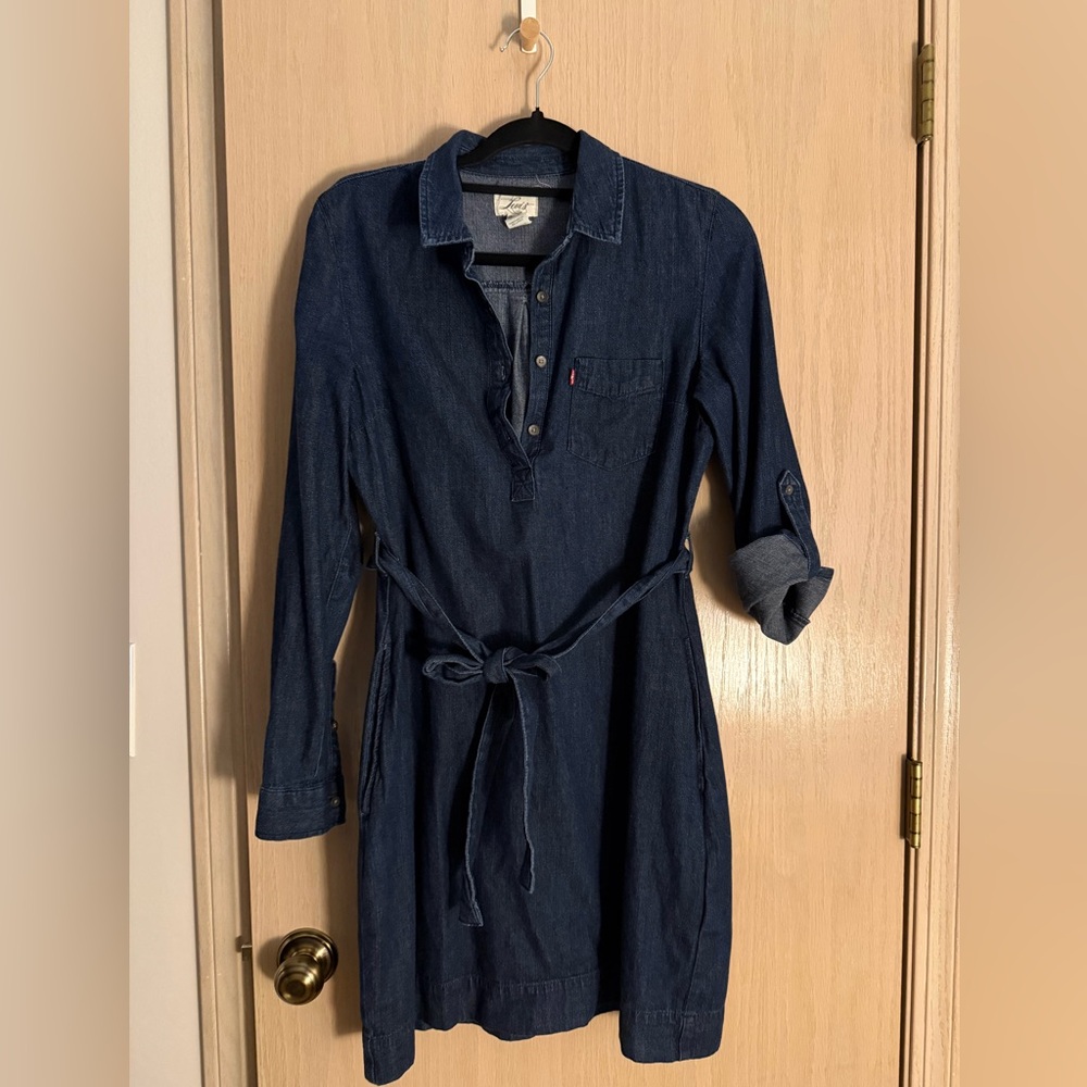 Levi’s denim dress with pockets